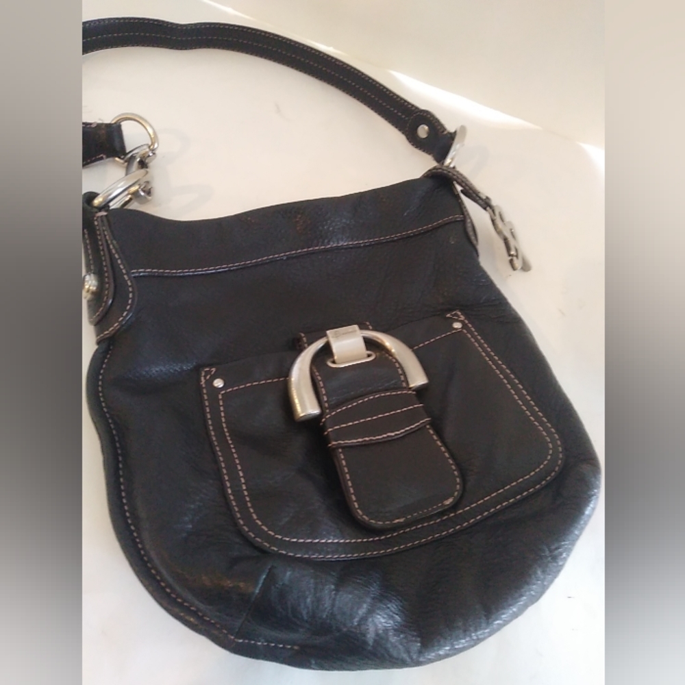 B. Makowsky Crossbody Leather Purse  Black Bag  Silver Buckle  Logo Tag Accent